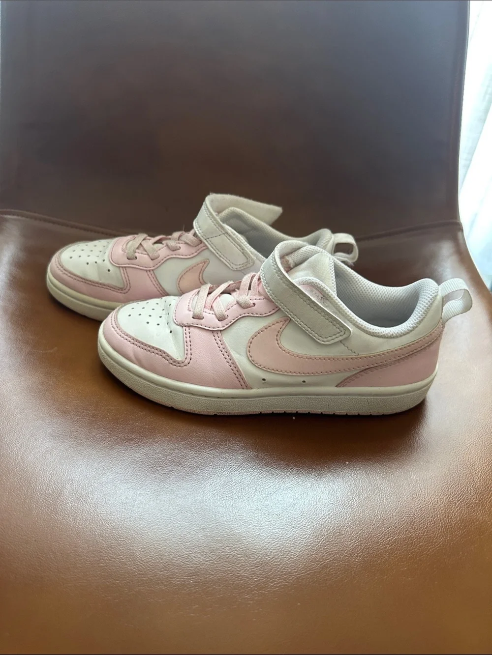 Nike Kids Low-Top Sneakers in Pink and White with Hook-and-Loop Strap